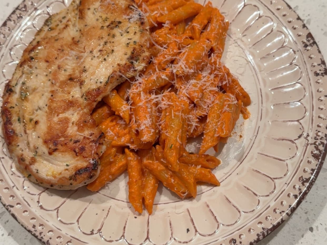 Penne Alla Vodka w/ Chicken